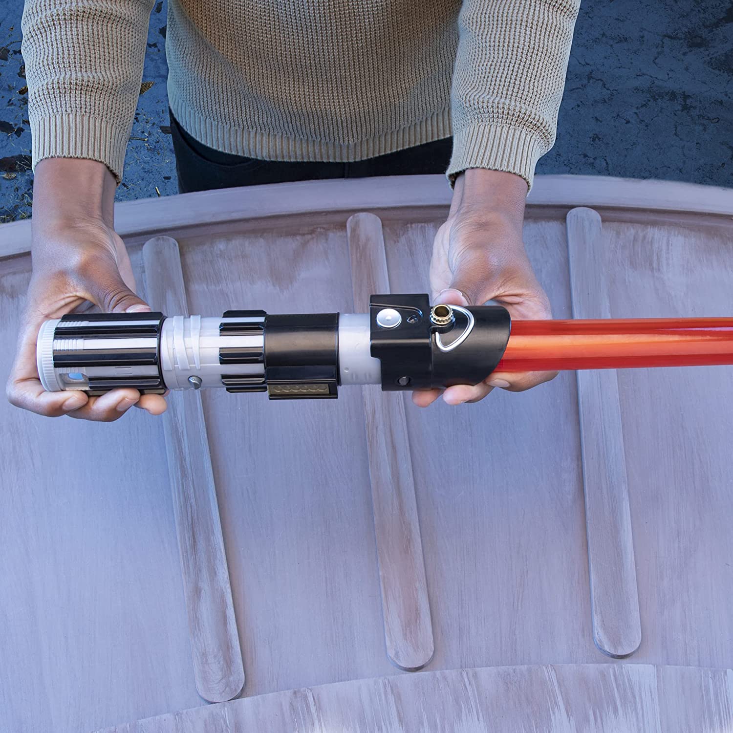 Star Wars Lightsaber Forge Darth Vader Electronic Extendable Red Lightsaber Toy - Imagen 9